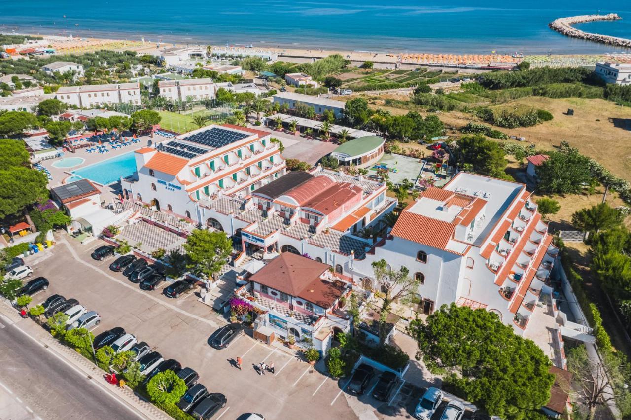 Hotel D'Amato Пешичи Екстериор снимка