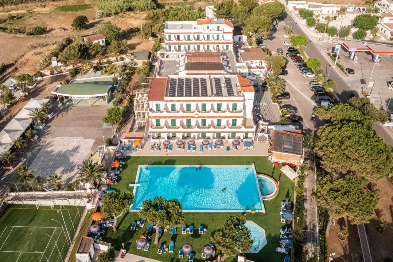Hotel D'Amato Пешичи Екстериор снимка