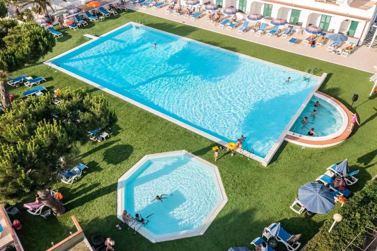 Hotel D'Amato Пешичи Екстериор снимка