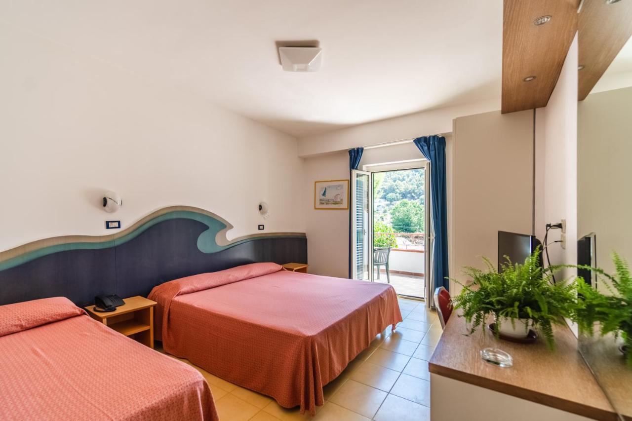 Hotel D'Amato Пешичи Екстериор снимка