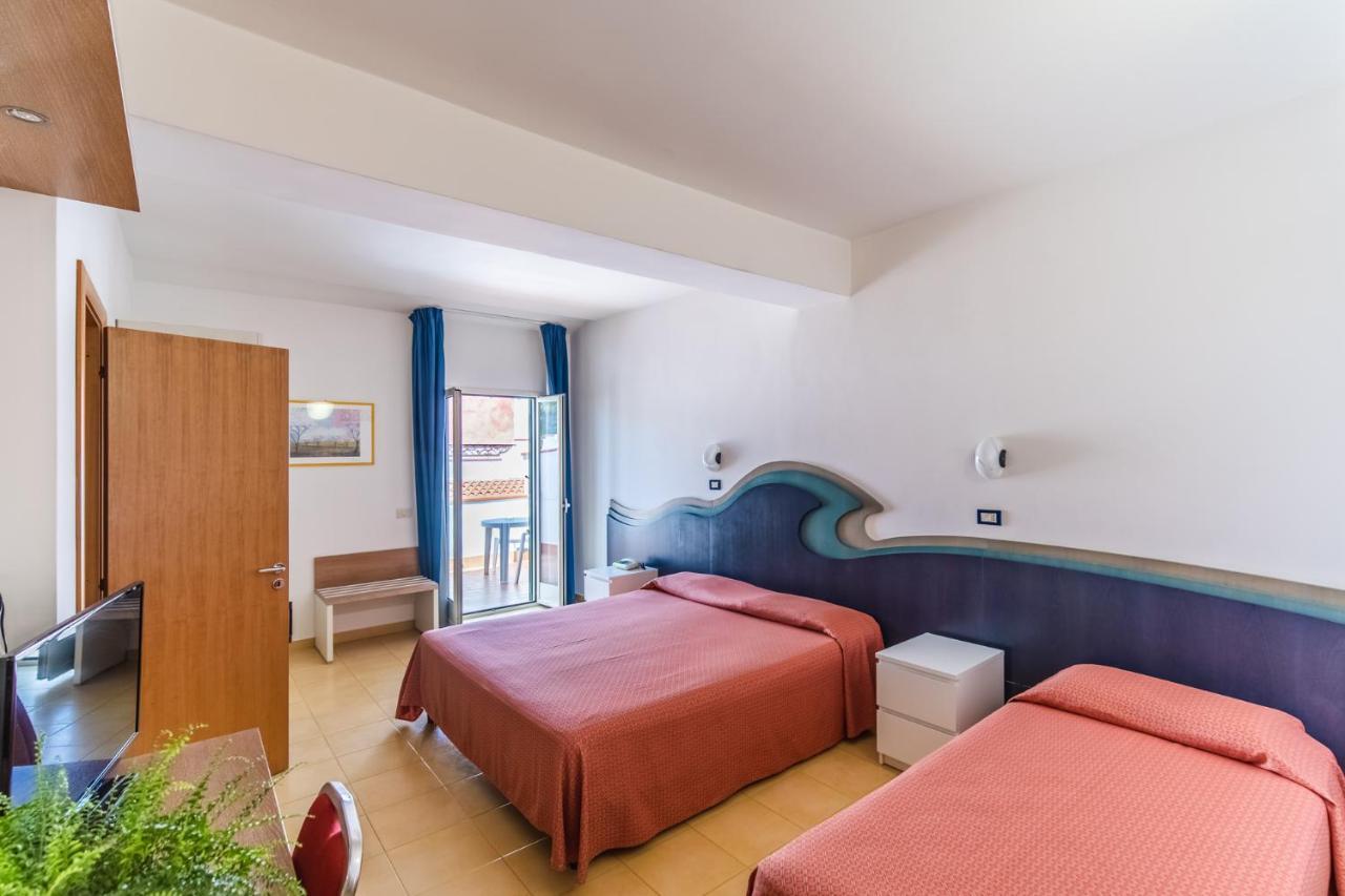 Hotel D'Amato Пешичи Екстериор снимка