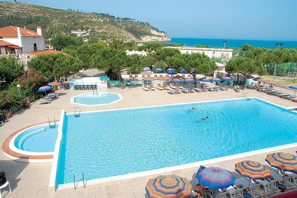 Hotel D'Amato Пешичи Стая снимка