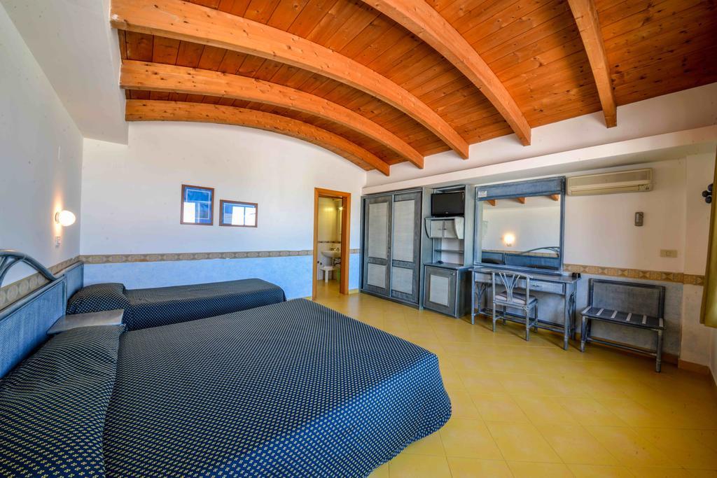 Hotel D'Amato Пешичи Екстериор снимка