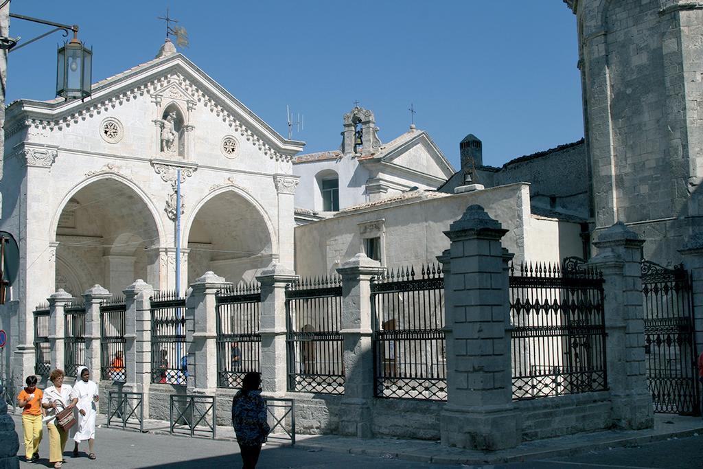 Hotel D'Amato Пешичи Екстериор снимка