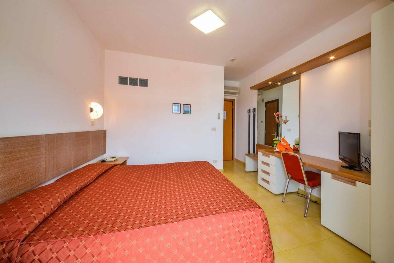 Hotel D'Amato Пешичи Екстериор снимка