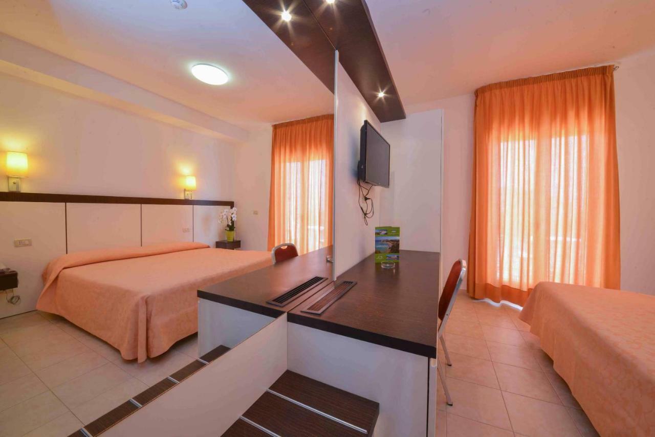 Hotel D'Amato Пешичи Екстериор снимка