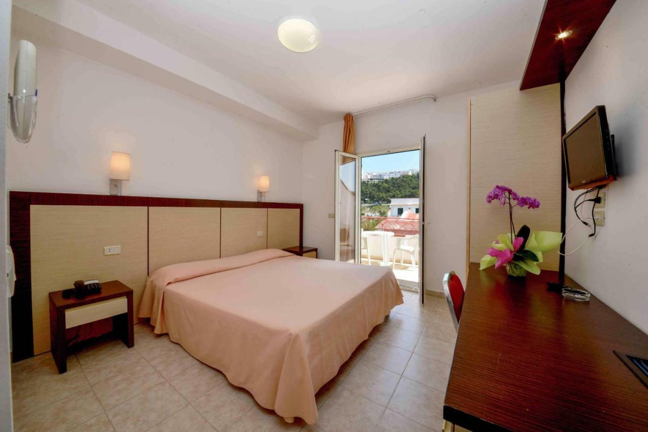 Hotel D'Amato Пешичи Екстериор снимка
