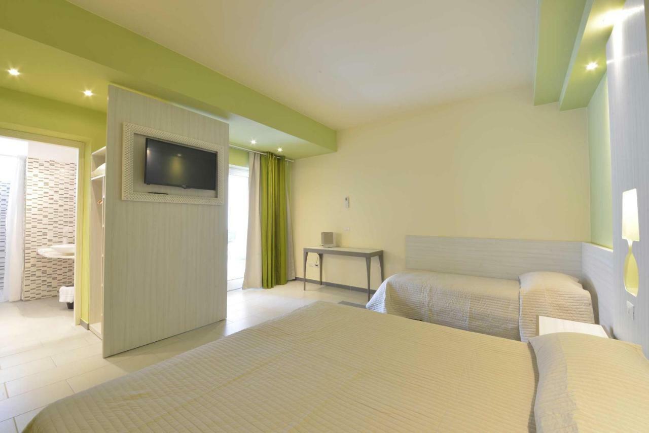 Hotel D'Amato Пешичи Екстериор снимка